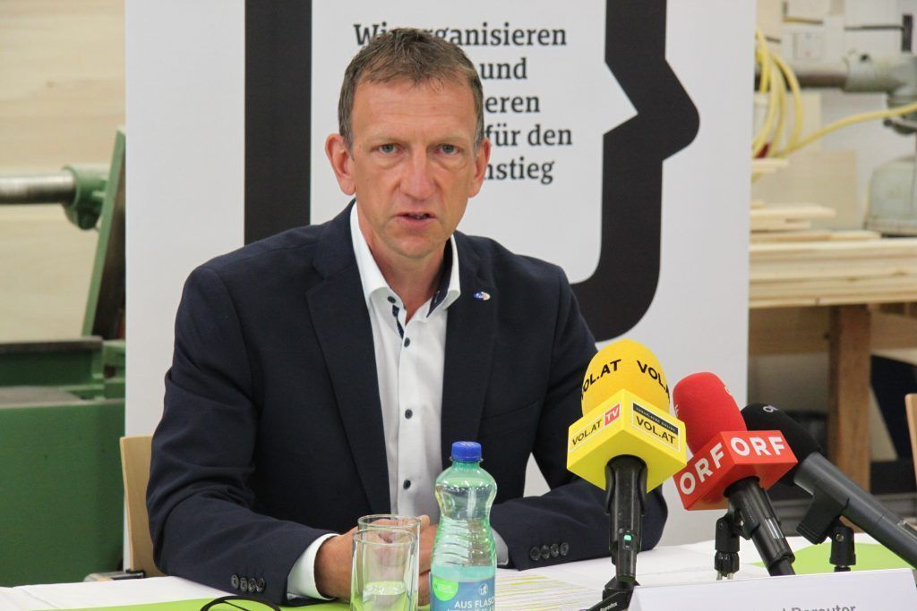 Arbeitslose und Firmen sind auf der Suche