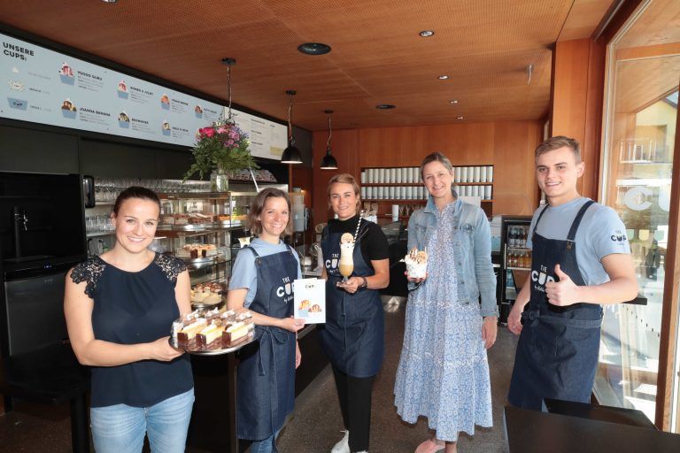Julia Arnold, Theresa Nessler, Standortleiterin Nina Fleisch, Katarina Rankovic und Konstantin Halder. ame