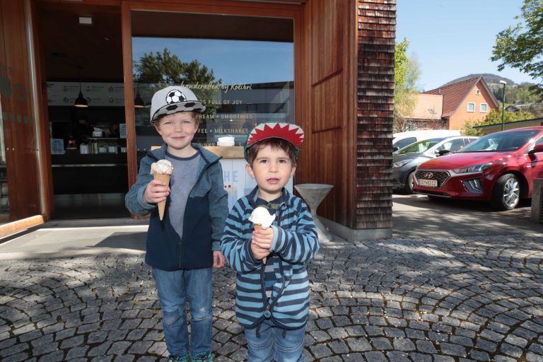 Ein Eis gab es auch für Paul und Emil Storm.