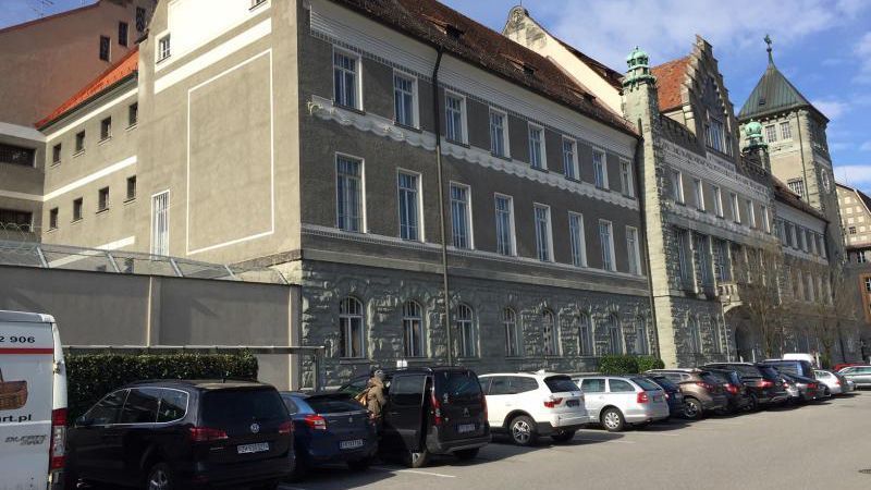 Gericht: Urteil wegen zu hoher Anwaltskosten