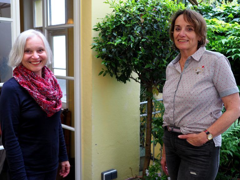 Gabriele Ettenberger (Forschungsinstitut) und Elisabeth Türk-Saggal.