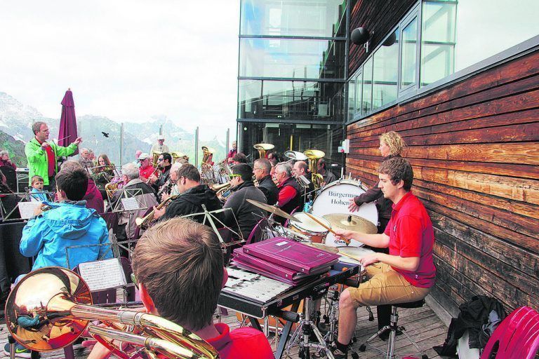 Auftritt der Bürgermusik Hohenems im Kleinwalsertal. Pölz