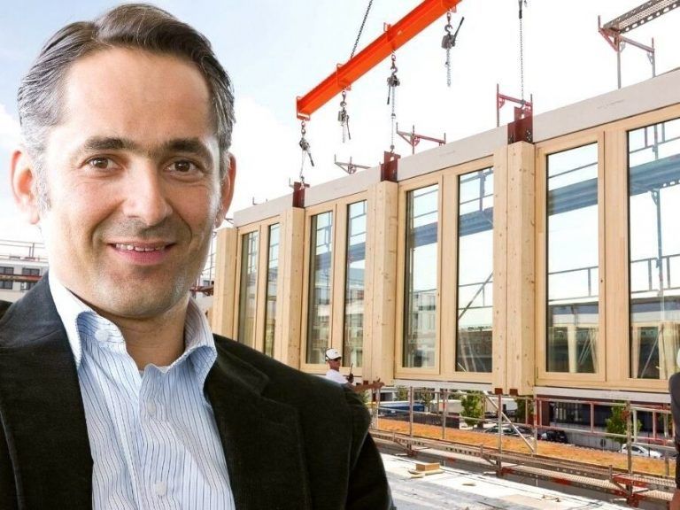 Aus unserem ,Ressourcen Center Rheintal’ in Hohenems machen wie ein echtes Zentrum für Kreislaufwirtschaft. Wir arbeiten intensiv daran, die Rohstoffe nicht mehr (nur) durch Abbau zu gewinnen, sondern zunehmend auch durch Recycling, Upcycling und Urban Mining. Bestehende Materialien und Produkte werden so lange wie möglich geteilt, geleast, wiederverwendet, repariert, aufgearbeitet und recycelt. So bleibt Rohstoff im Kreislauf, die Versorgungssicherheit in Vorarlberg wird erhöht, wir nehmen Druck von der Umwelt und schonen das Klima.DI Hubert Rhomberg, CEO Rhomberg Gruppe