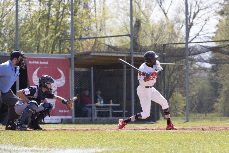 Batter Erwin Frias am Schlagmal gegen die Dornbirn Indians.