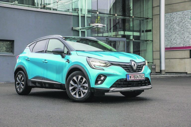Der Captur als Steckdosen-Stromer ist kein großspuriger Blender: Unterm schnittigen Blechkleid steckt effiziente E-Technik.steurer