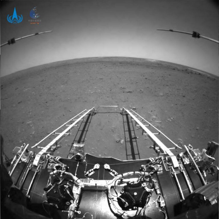 Der Mars-Rover erfasse wie geplant zunächst seine Umgebung. AP