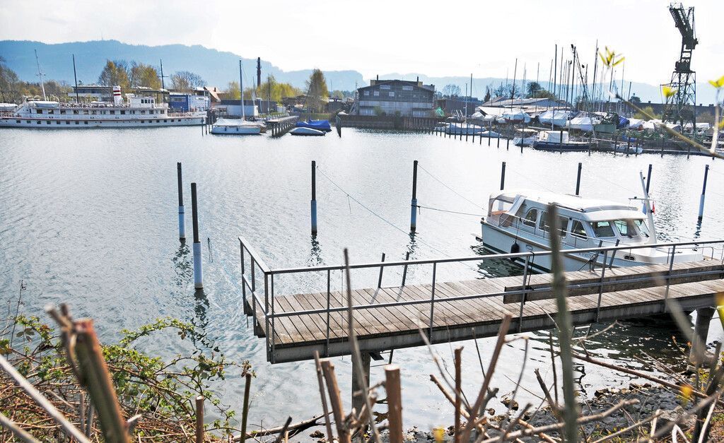 YC Hard möchte Fährschiff als Clubheim