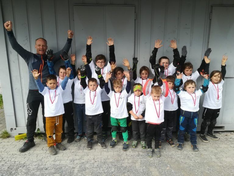 Die Absolventen der Bludenzer BMX-School mit Übungsleiter Sebastian Oppel.BMX-Club
