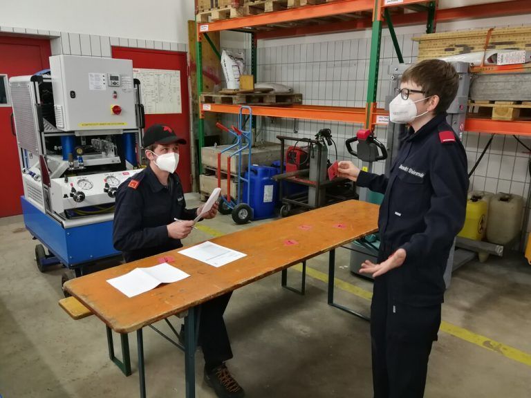Die einzelnen Prüfungsstationen wurden auf das gesamte Feuerwehrhaus verteilt aufgebaut.FW Bludenz