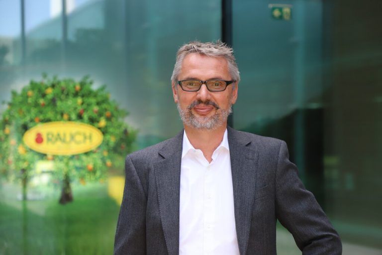 Die „grüne“ Solaranlage auf dem Dach der Firma Rauch bietet ökologische Nischen und höheren Wirkungsgrad.FA