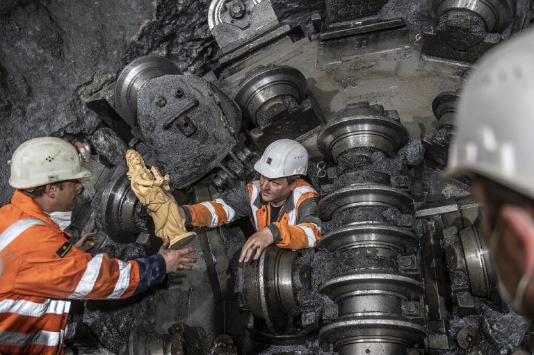 Die Tunnelbohrmaschine „Serafina“ (TBM) ist am Schachtkopf angekommen. Dabei hat sie 440 Meter Fels und Gestein bei 36 Grad Steigung erfolgreich ausgebrochen.<span class="copyright">illwerke vkw/ Säly</span>