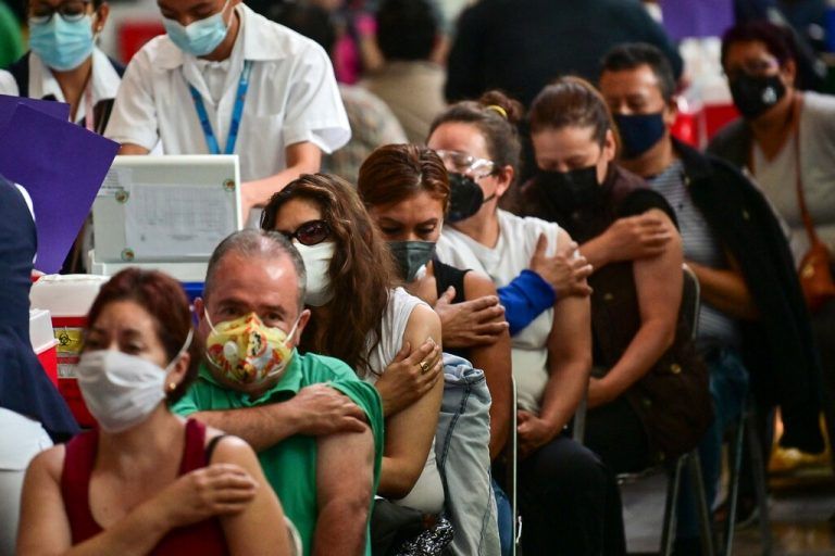 Diese Gruppe ist in einem Impfzentrum in Mexiko-Stadt mit dem Vakzin von Biontech/Pfizer gegen Corona geimpft worden. AFP