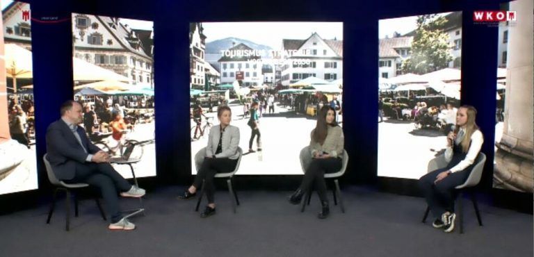 Diskussionsrunde bei der Kick-off-Veranstaltung: Moderator Gerold Riedmann, Amélie Krämer (Hotel Heimspitze), Sarah Ranak (Badhus Lingenau) und Gascht-Schülerin Pia Hagen.