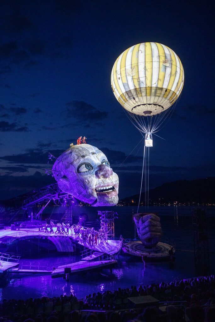 Prämierte Festspiele­ erwarten weitere  Lockerungen. »D8