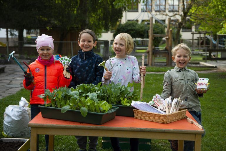 Kindergartenkinder gestalten eigene "Kista Gärtle". »A9