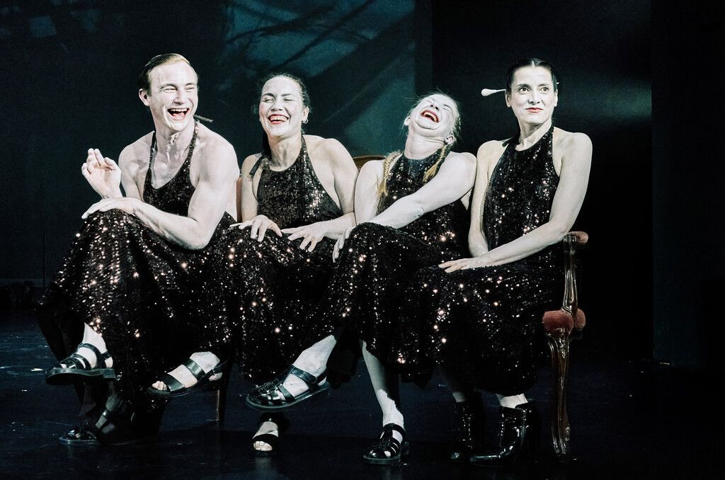 Ibiza und Antike, am Landestheater geht sich beides aus. »D6