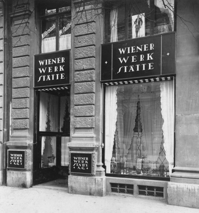 Filiale der Wiener Werkstätte in Zürich, Hodler (m.) mit Moser und Hoffmann in Wien.