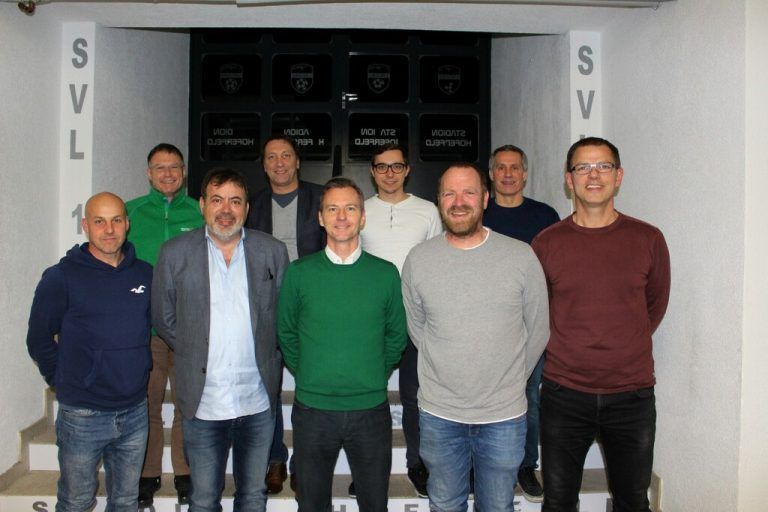 Führungsteam SV typico Lochau: Jan Ove Pedersen, Egon Haag, Obmann Alexander Schiller, Robert Schwarz und Markus Feldkircher; Ralf Renoth, Gabriel Ramsauer, Thomas Baldreich und Herbert Ausserlechner (hinten). bms/