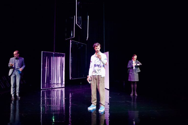 Jens Ole Schmieder, Simon Alois Huber, Maria Strauss in „Die Ungetrösteten“. kosmos/stark