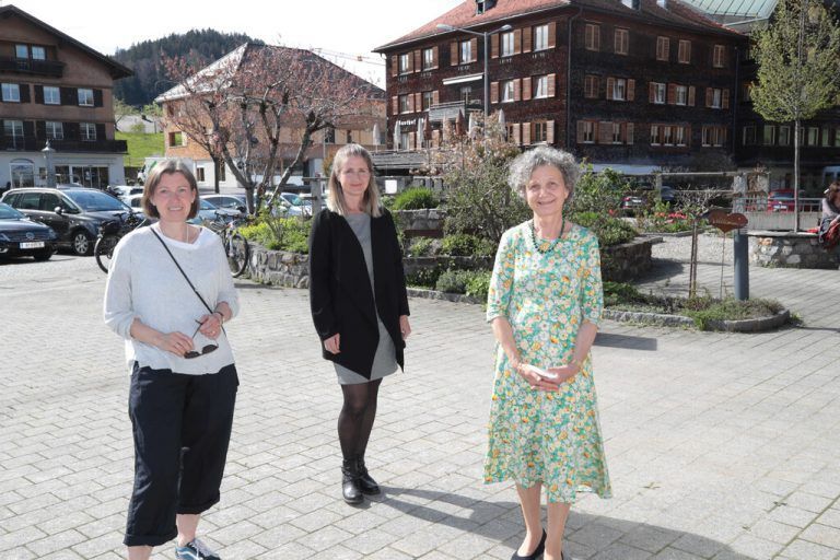 Gertrud Faißt, Alexandra Natter und Lydia Hagspiel vom Frauenmuseum.