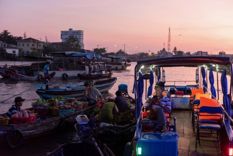Händler des schwimmenden Markts von Cai Rang auf dem Mekong-Fluss in Vietnam warten auf Kundschaft. reuters