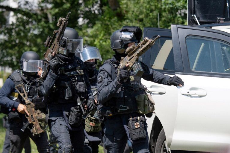 Hunderte Einsatzkräfte haben nach dem Angreifer gesucht. AFP