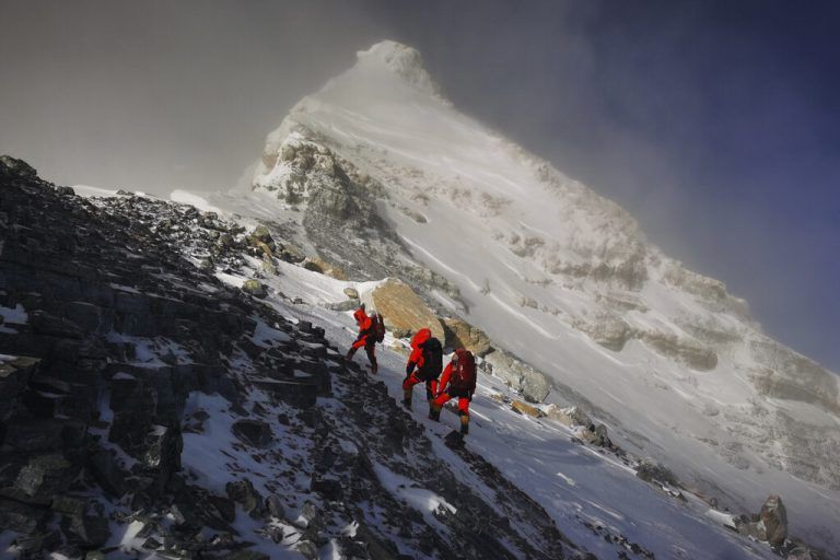 Bergsteiger auf dem Weg zum Gipfel des Mount Everest. symbolbild: ap