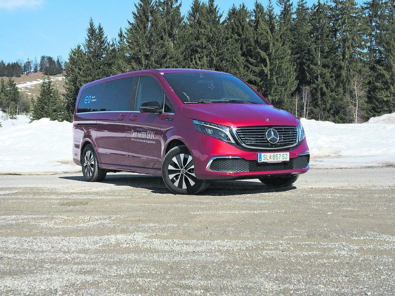 Imposante Abmessungen, lautloses Vorankommen: Mercedes hat die V-Klasse unter Strom gesetzt.VN/Gasser