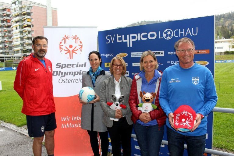 Initiatoren und Übungsleiter Ralf Renoth (Nachwuchsleiter SV typico Lochau), Heidi Rauch (Dipl. Sozialbetreuerin), Diana Binder (Kindertrainerin und Ausbildung Psychomotorik), Beatrice Amann (GF Special Olympics Vorarlberg) und Thomas Ernst (U-9-Trainer). <span class="copyright">bms</span>