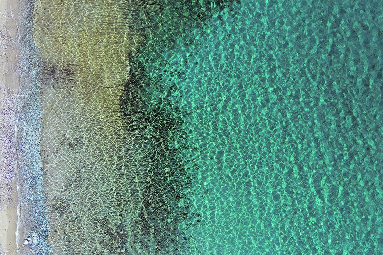Leros bietet Bademöglichkeiten in glasklarem Wasser.Anastasia Dimitriadi/Unsplash