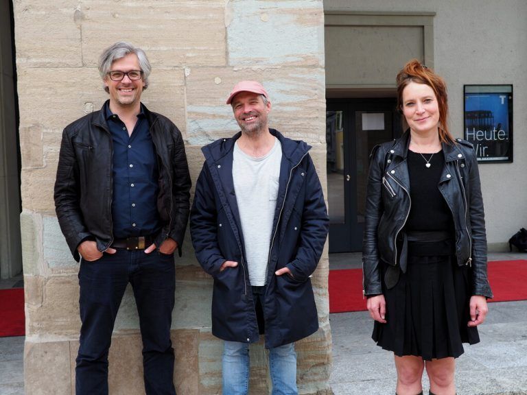 Musikalischer Leiter Tilmann Ritter, Regisseur und Bühnenbildner Niklas Ritter und Kostümbildnerin Ines Burisch vor der Premiere. SIE