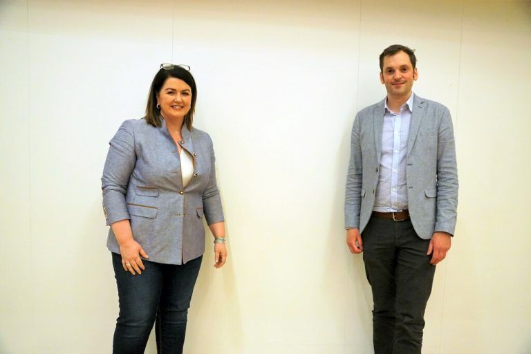 Neue Geschäftsführerin des Josefsheims Nicole Wolf-Vöhl und Bgm. Andreas Kresser.