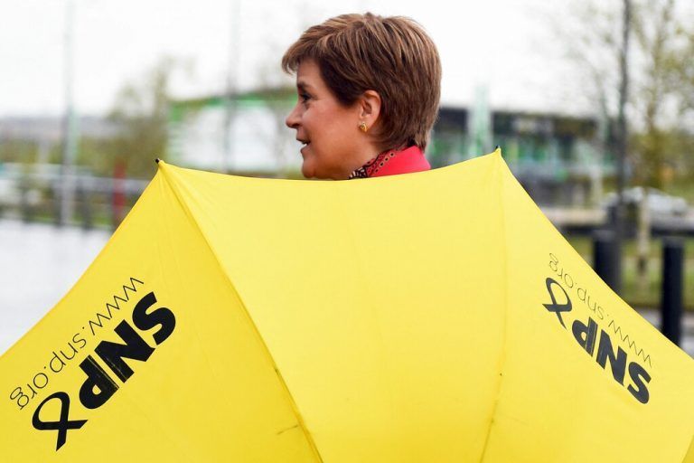 Nicola Sturgeon erhält Rückenwind im Kampf um ein unabhängiges Schottland in der EU. Sie bringt ein neues Referendum ins Spiel. AFP