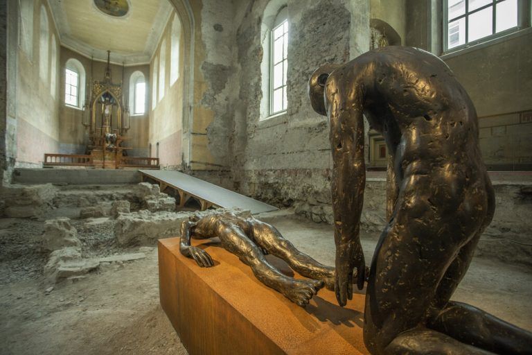 „Passus“, der Titel der am Freitagabend eröffneten Ausstellung, bezieht sich auf das Leiden der Menschen. ­VN/Paulitsch
