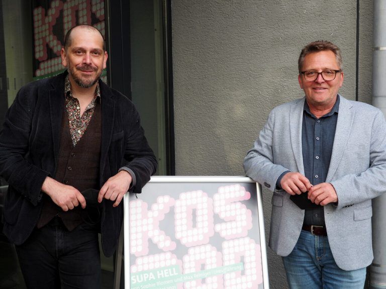 Regisseur Stephan Kasimir und Augustin Jagg, künstlerischer Leiter des Theater Kosmos.  SIE