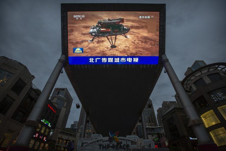 Staatliche chinesische Medien haben die erste Landung eines Raumfahrzeugs als großen Erfolg gefeiert. ap