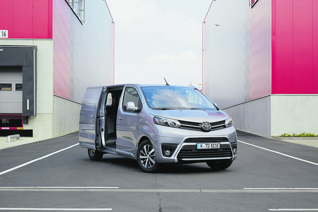 Toyota mit E-Version des Vans Proace