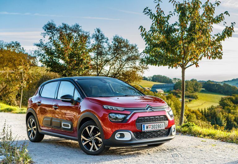 Von kugeliger Herzigkeit zu expressiver, robuster Prägnanz hat sich das Exterieur des C3 entwickelt. Im Interieur ist er wohnlich und praktisch angelegt.