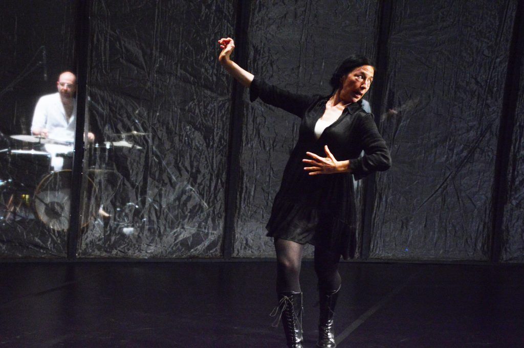 Endlich da: „Lonely Ballads“ des Aktionstheaters. »D4