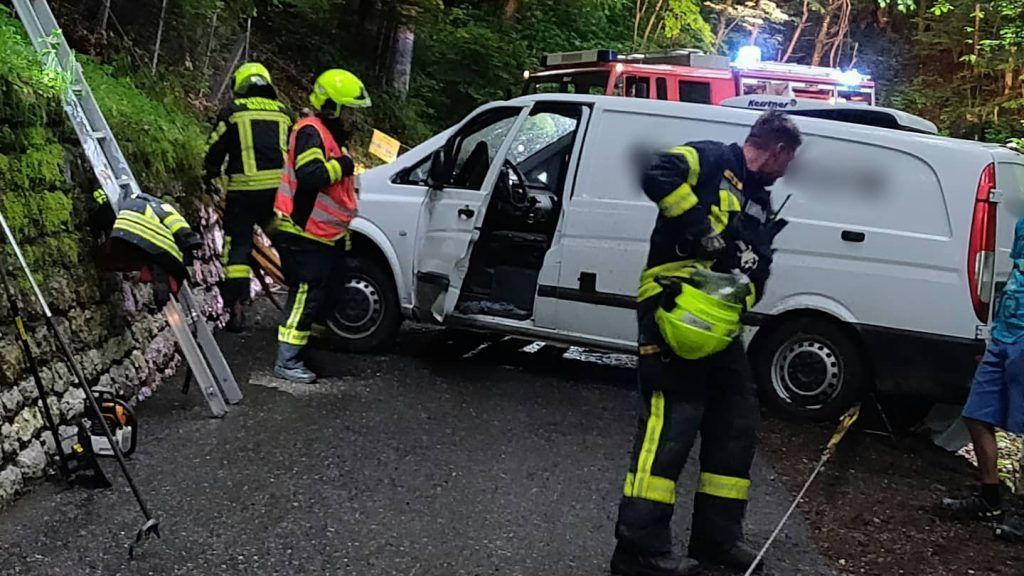 Götzis: Mann springt aus abstürzendem Transporter