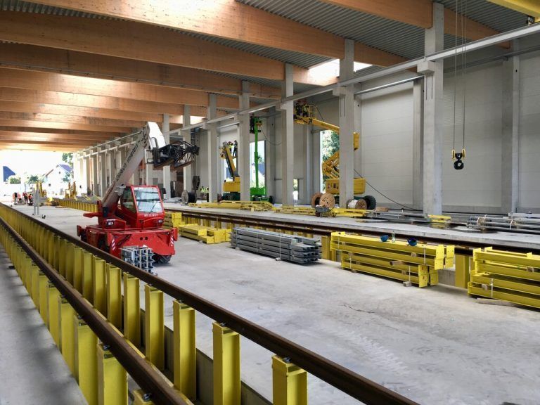 Arbeiten an der Servicehalle im ÖBB-Gelände in Bludenz im September 2019 für den geplanten Einsatz des Talent 3. VN/Schwald