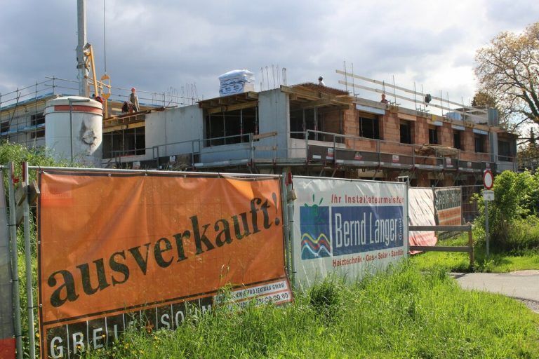 „Ausverkauft“ – Monate vor der Firstfeier. Sehr zur Freude des Investors und Beweis dafür, dass Wohnbauaktivitäten hinter der Nachfrage zurückbleiben.
