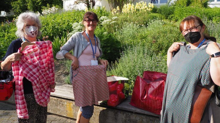 Bei der Kleidertauschparty in St. Arbogast fanden sich neben Elfriede und Sabine ...<span class="copyright">Egle</span>