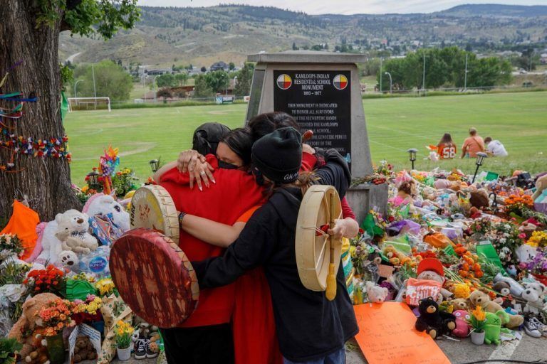 Bereits Ende Mai wurden in Kamploops Gräber von 215 indigenen Kindern entdeckt.