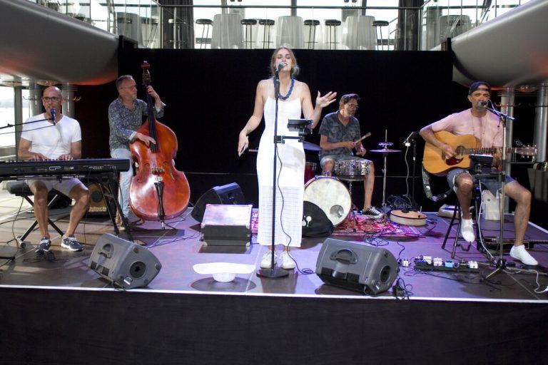 Coole Band mit coolem Sound: Attila Buri, Bernd Konzett, Daria Schuricht, Stefan Greussing und Brendan Adams. Franc
