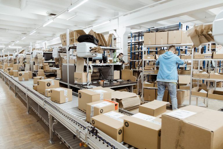 Das Lager des Onlineshops radbag, der in den wichtigsten mitteleuropäischen Märkten vertreten ist. radbag