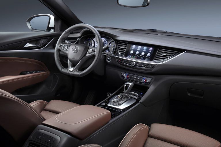 Die Insignia-Kommandozentrale ist im Opel-typischen Stil eingerichtet.