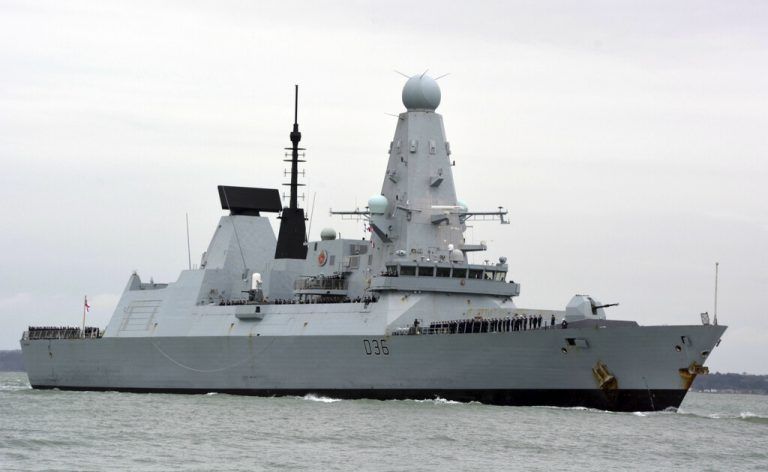 Dieses Bild vom März 2020 zeigt die „HMS Defender“ im Hafen von Portsmouth in England. PA/AP