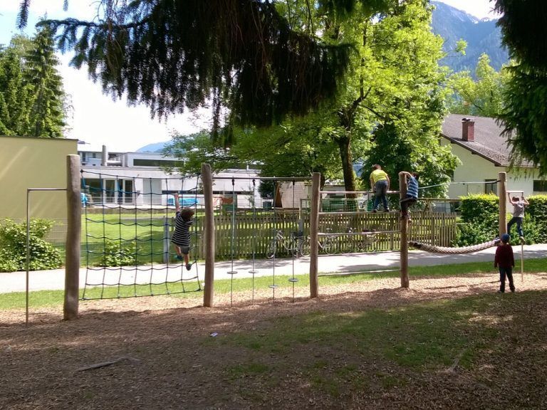 Ein einzigartiges Ambiente bietet der Spielplatz bei der VS Bludenz-Mitte.Bludenz