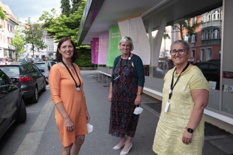 Elisabeth Tschann (l.), IfS-Chefin Martina Gasser und Vahide Aydin.